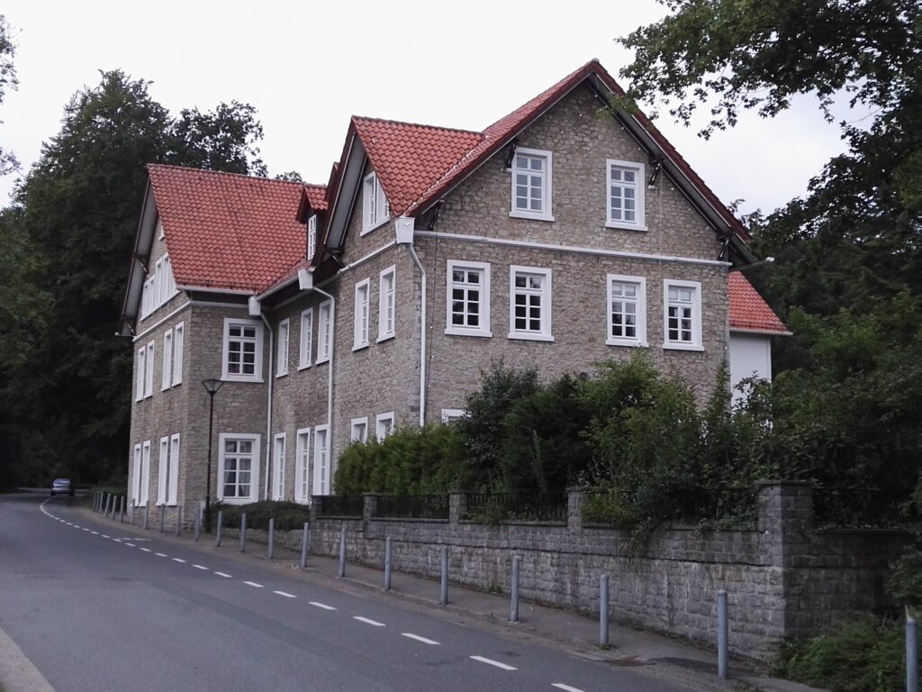 Zeigt ein Haus in Hiddesen
